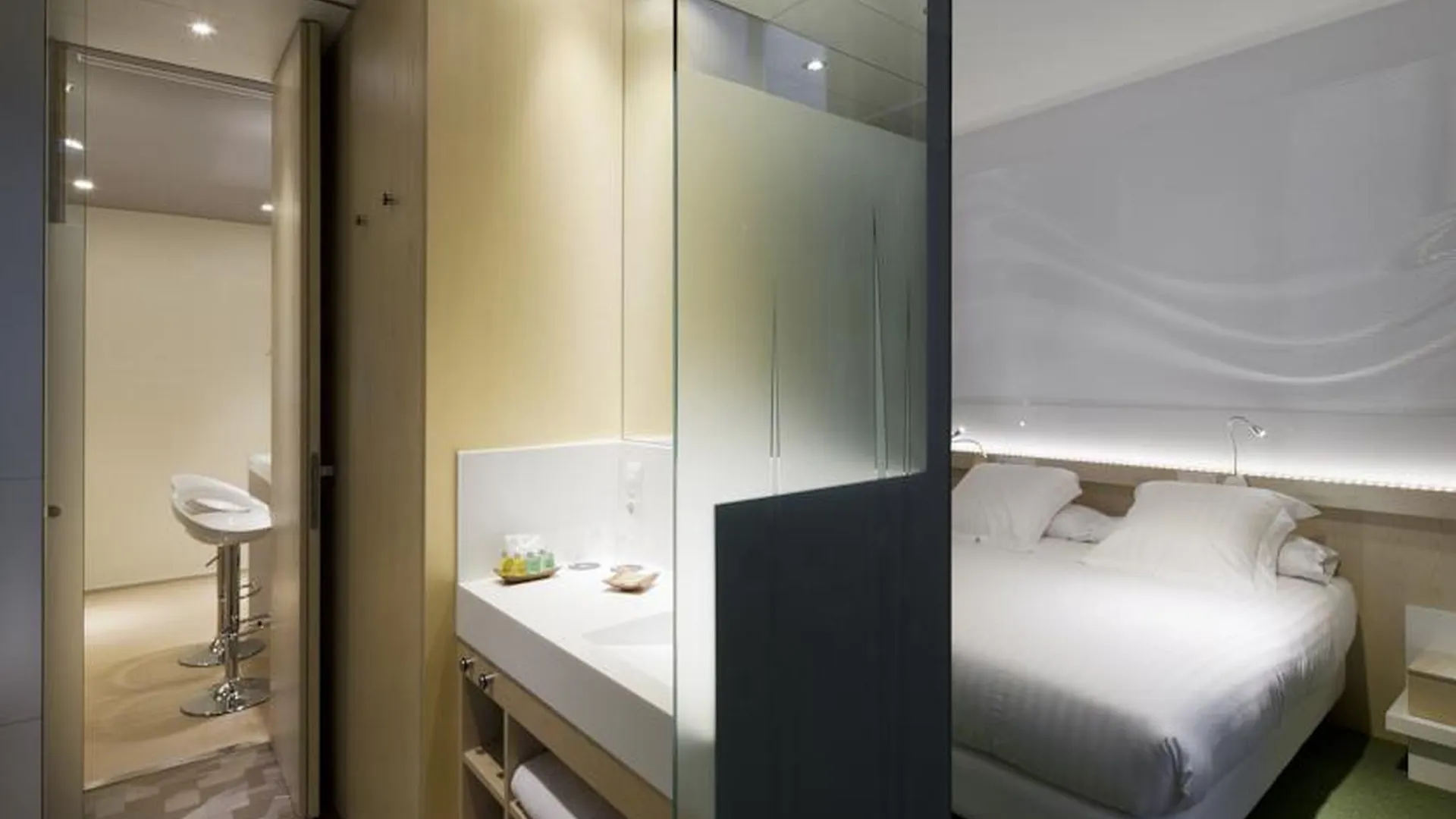 Ako Suite Hotel Barcelona 4*,  Spanien